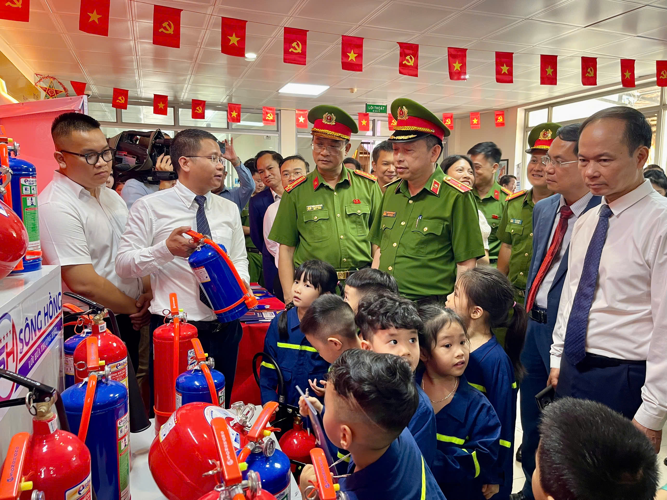 Công ty Cổ phần Sản xuất Thiết bị PCCC Thái Dương đồng hành cùng sự kiện ra mắt Trung tâm học tập cộng đồng về PCCC & CNCH tại phường Việt Hưng