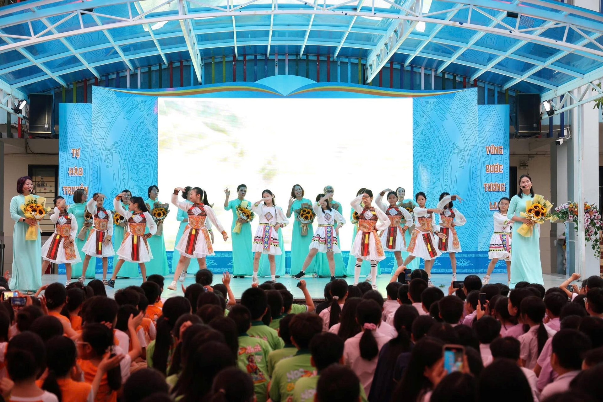 Chỉ thị của Thủ tướng về việc tổ chức dạy học 2 buổi/ngày và tổ chức sinh hoạt hè cho trẻ em